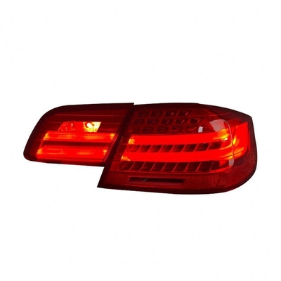 BMW 3 시리즈 E92 E93 2005-2012을 순차 동적 빨간 꼬리 라이트로 사용자 정의하십시오.