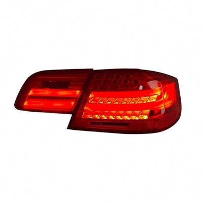 BMW 3 시리즈 E92 E93 2005-2012을 순차 동적 빨간 꼬리 라이트로 사용자 정의하십시오.