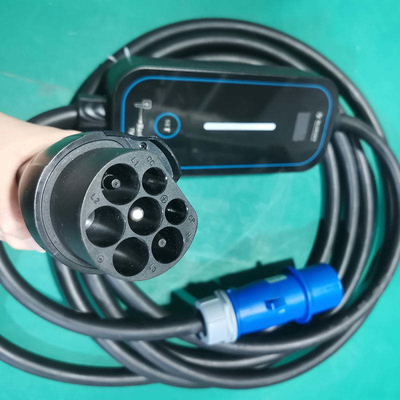 휴대용 EV 충전기 타입2 7Kw 32A Gb/T 5M 케이블 50Hz 또는 60Hz 입력 주파수