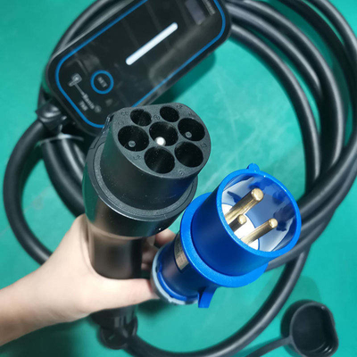 휴대용 EV 충전기 타입2 7Kw 32A Gb/T 5M 케이블 50Hz 또는 60Hz 입력 주파수