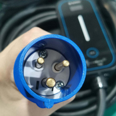 휴대용 EV 충전기 타입2 7Kw 32A Gb/T 5M 케이블 50Hz 또는 60Hz 입력 주파수
